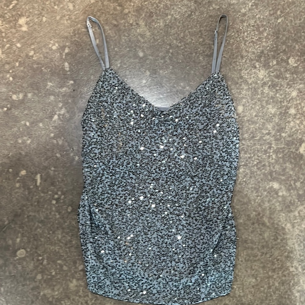 Limited medium silver top